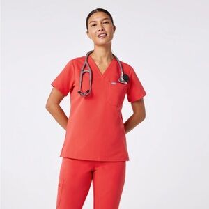 Figs Women's One Pocket Top, Hibiscus never worn
